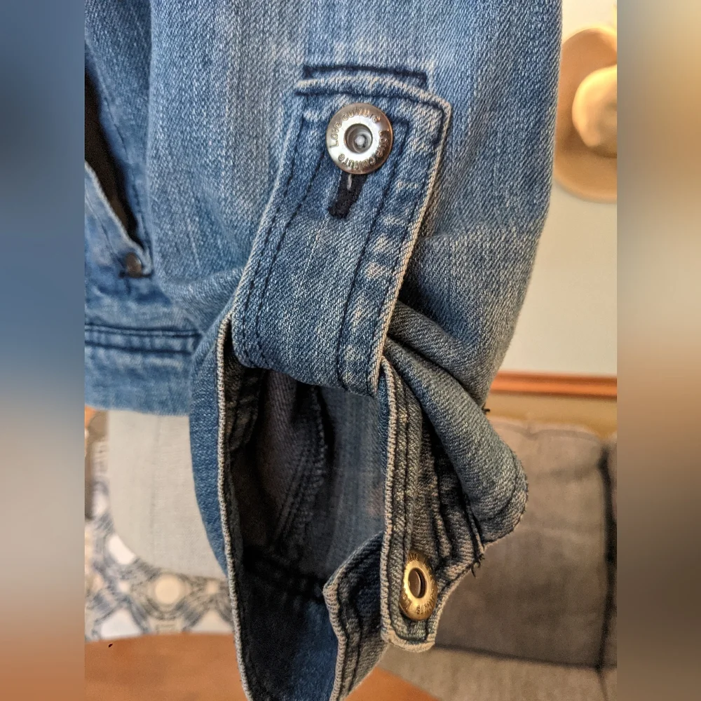 Cropped Jean jacket!! LOVECUTURE denim trendy cropped style Jean jacket - Picture 5 of 9